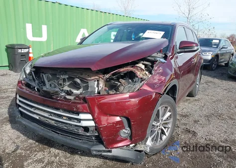 2018 Toyota Highlander Xle z USA, uszkodzony, nr VIN 5TDJZRFH1JS894990